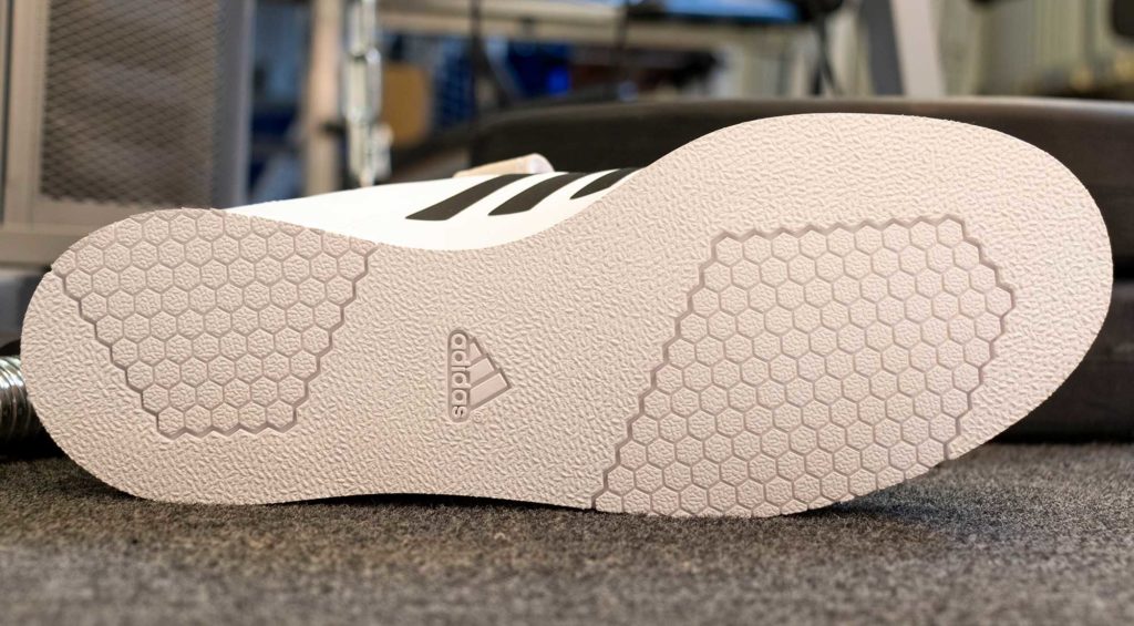 Adidas Power Perfect III painonnostokengän pohja